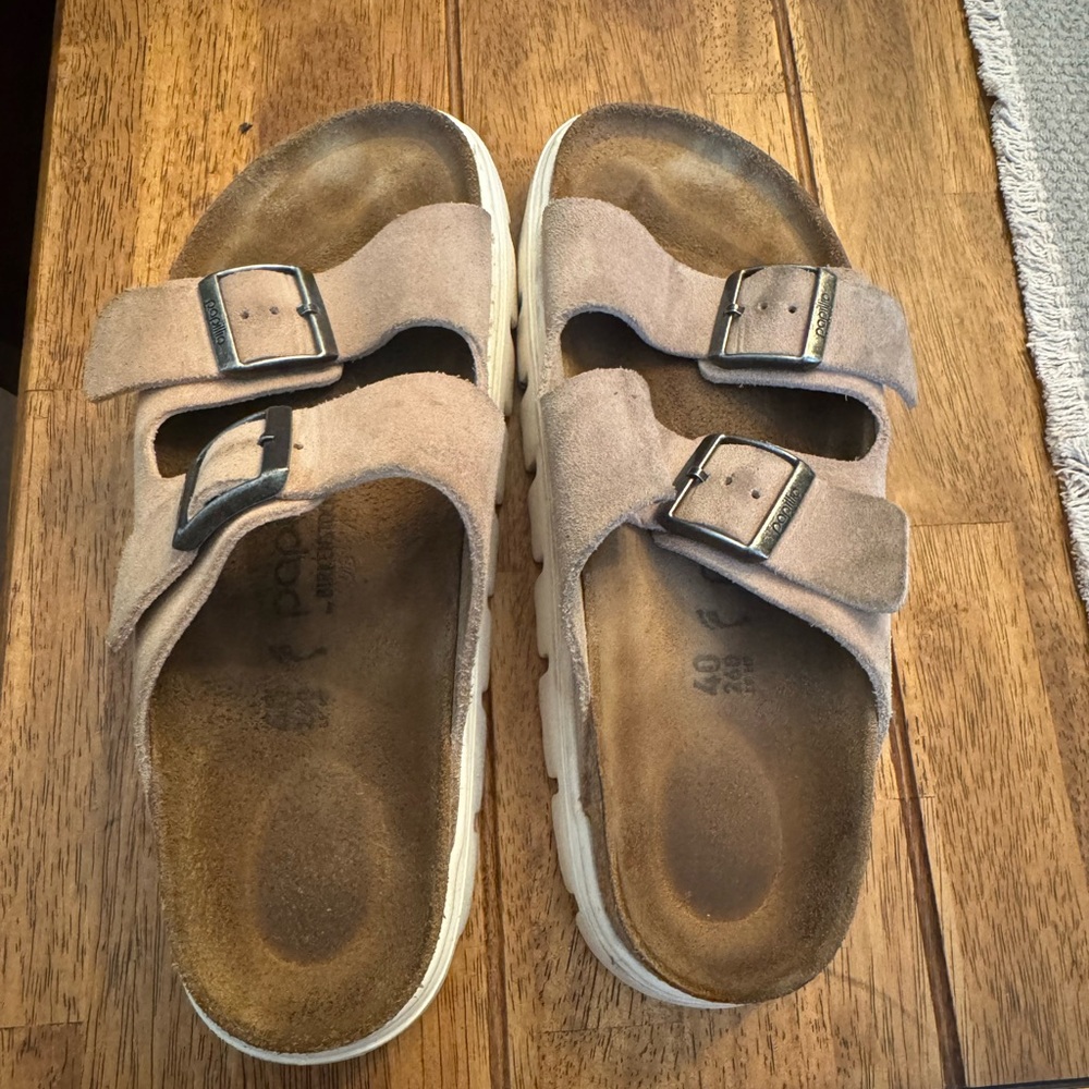 WOMENS*Tan Sandals with Adj Straps and Contoured Footbed worn a handful of times